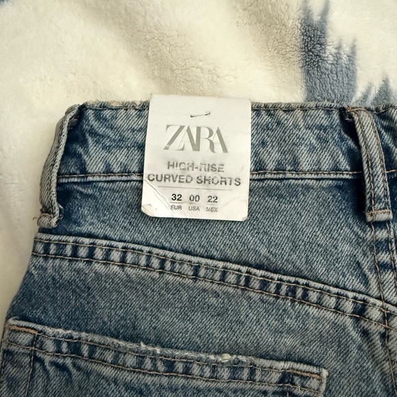 Zara Blue Jean Shorts - Picture 3 of 3